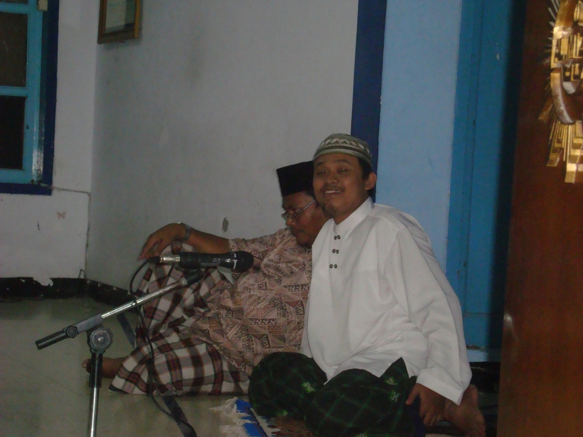 Ust. Suwito bersama dengan Bpk. Khoirul Huda, MA dalam acara Tausiyah Ammah sebelum perpulangan ramadhan